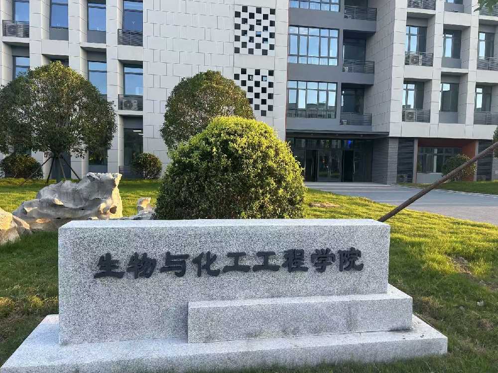 喜德县扬州职业大学体育场高杆灯项目